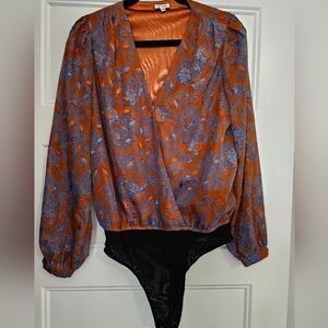 En Creme Floral Jacquard Chiffon Bodysuit sz small